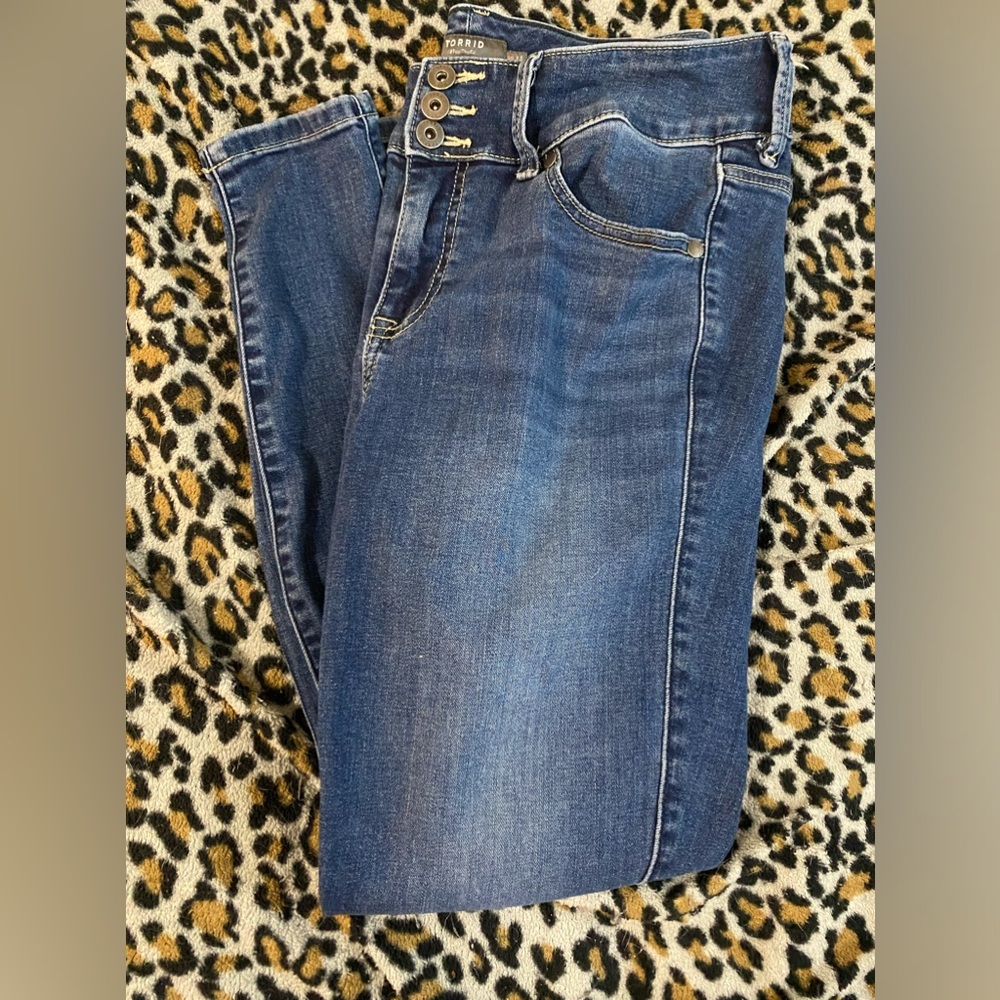 Torrid Womens Medium Wash Super Skinny Jeggings, Size 12 Short